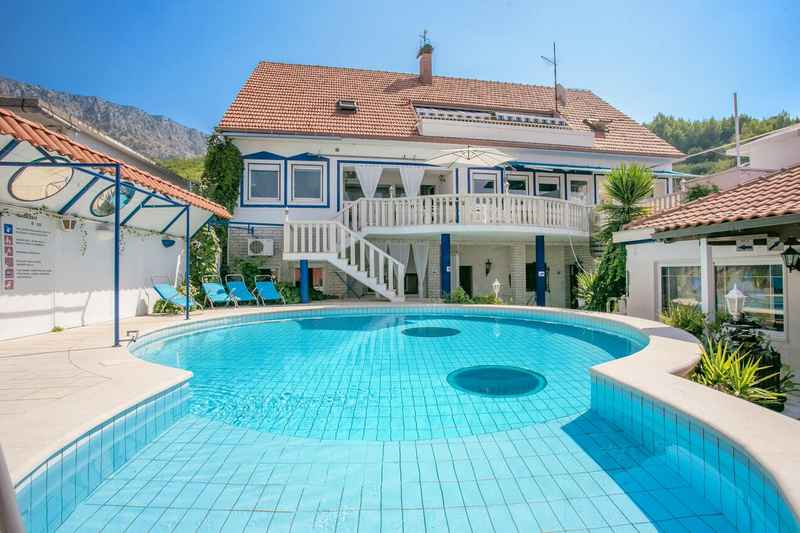Chorvatsko apartm�ny s baz�nem